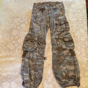 Plugg camouflage cargo pants